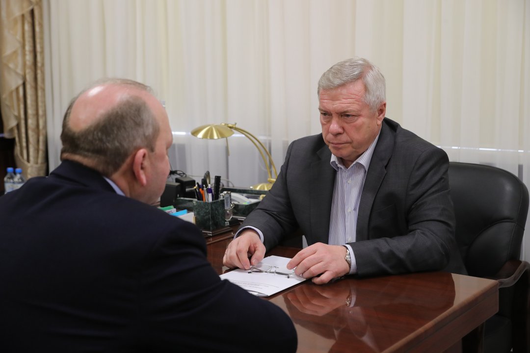 Василий Голубев и Виктор Гуснай обсудили вопросы социально-экономического развития Усть-Донецкого района