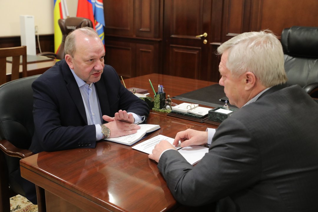 Василий Голубев и Виктор Гуснай обсудили вопросы социально-экономического развития Усть-Донецкого района