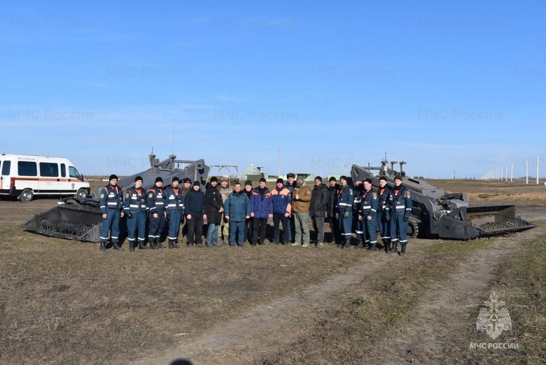 В Ростовской области специалисты МЧС России протестировали новейшую отечественную технику для разминирования